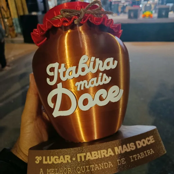 Troféu de 3º lugar do Itabira Mais Doce, a melhor quitanda de Itabira